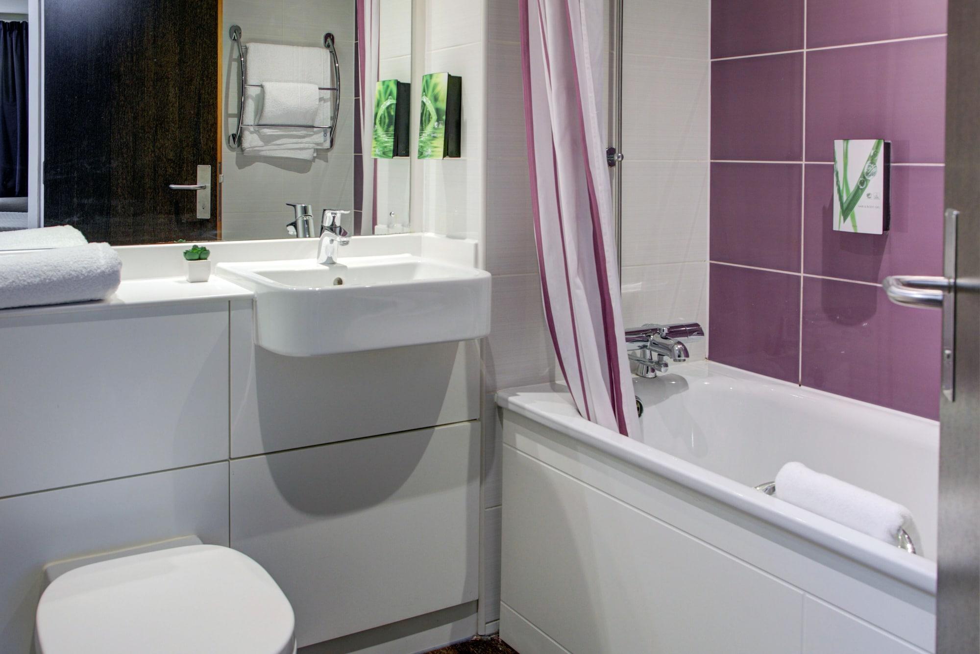 Premier Inn Huddersfield West Exterior foto