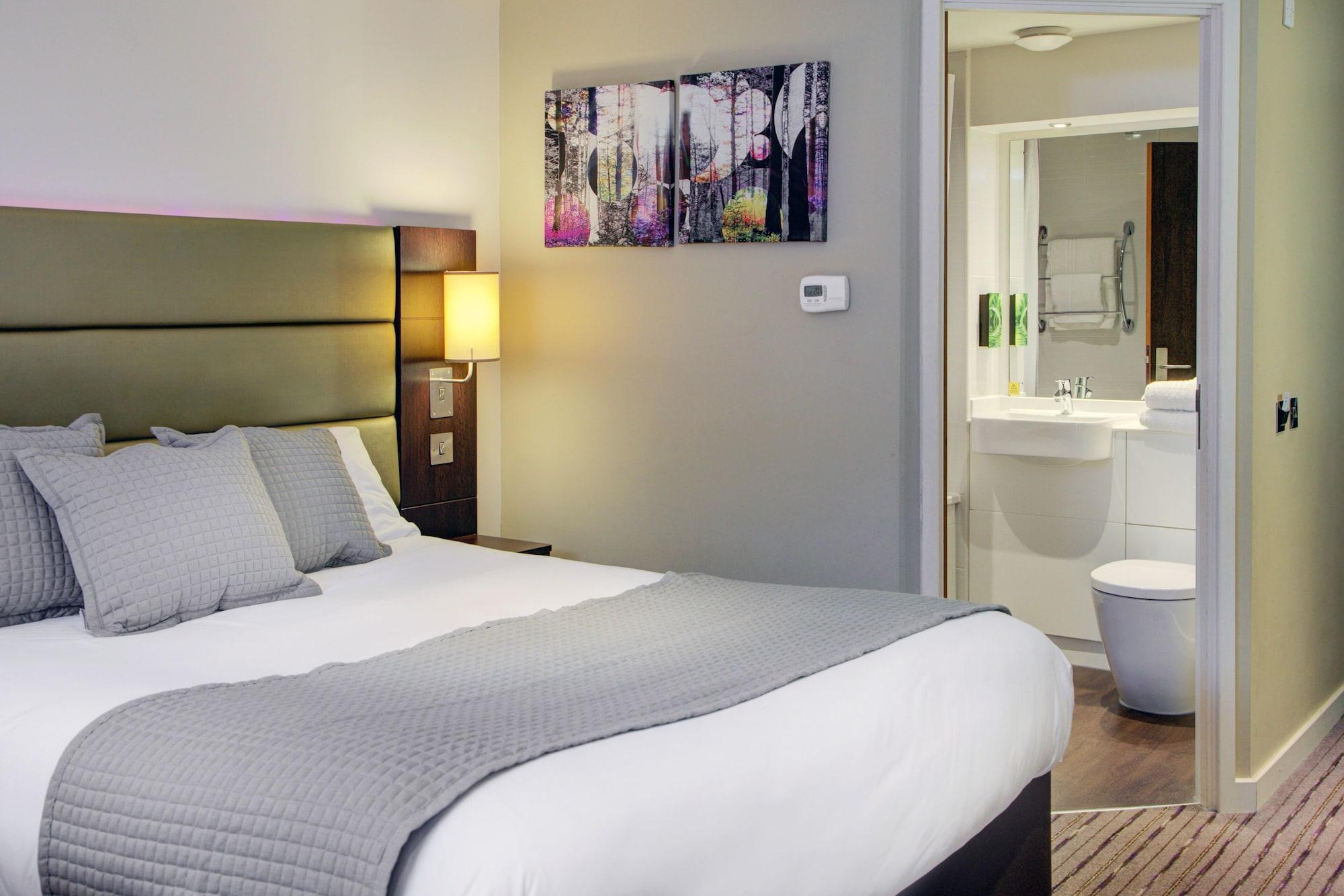 Premier Inn Huddersfield West Exterior foto