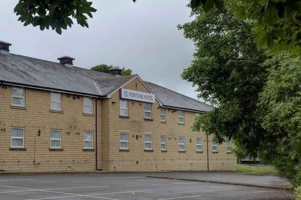 Premier Inn Huddersfield West Exterior foto