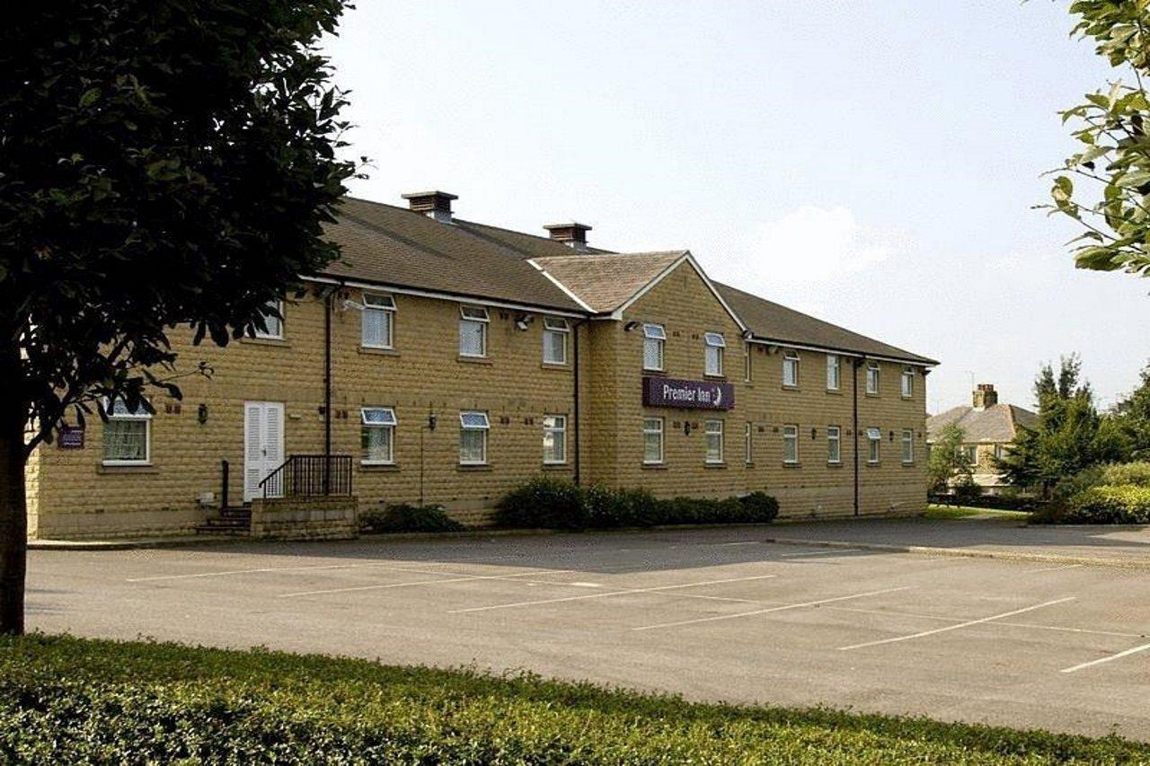 Premier Inn Huddersfield West Exterior foto